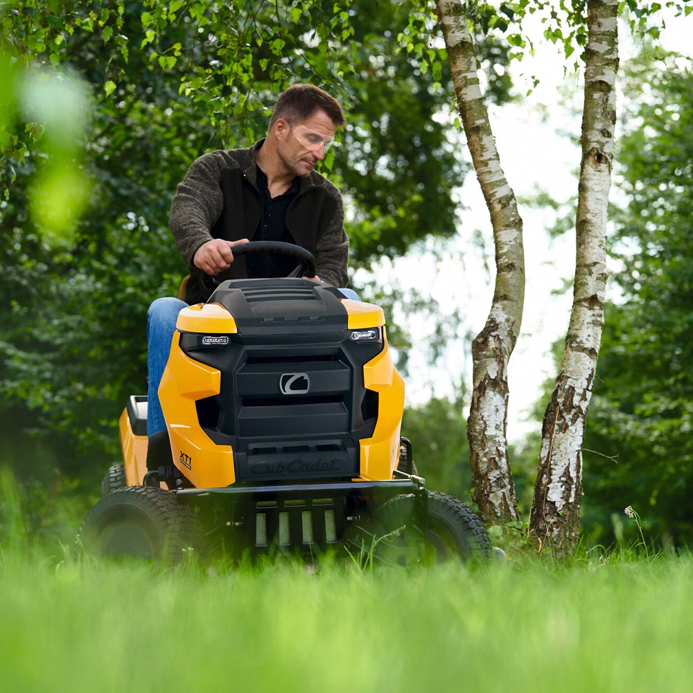 Traktor kosačica Cub Cadet XT1 OS107 - 107cm - 547cc - Hydrostatic - bočno izbacivanje