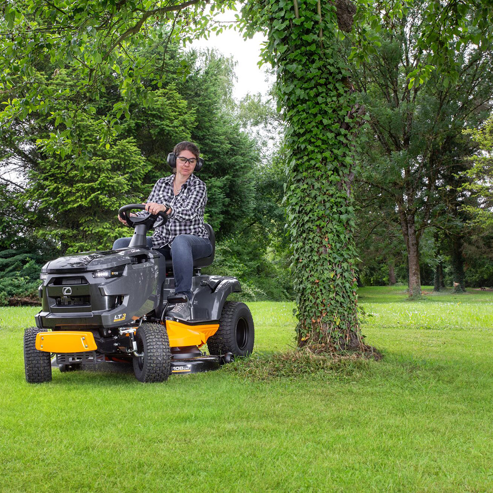 Traktor kosačica Cub Cadet LT3 S108 - 108cm - 679cc V-TWIN - Hydrostatic - bočno izbacivanje