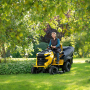 Traktor kosačica Cub Cadet XT2 QR106 - 106cm - 726 cc V-TWIN Kawasaki - Hydrostatic - sa sakupljačem