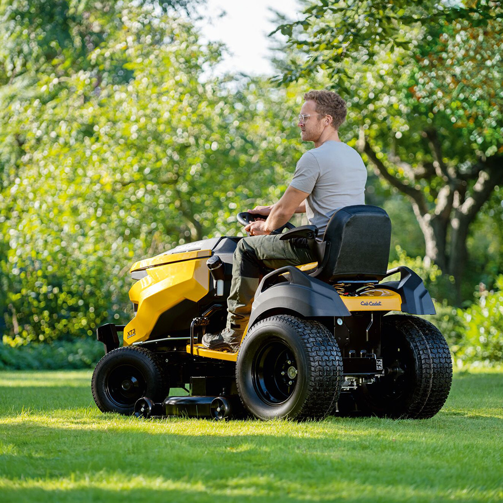 Traktor kosačica Cub Cadet XT3 QS127 - 127cm - 726cc V-TWIN Kawas - Hydrostatic - bočno izbacivanje