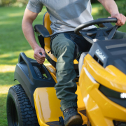 Traktor kosačica Cub Cadet XT3 QS127 - 127cm - 726cc V-TWIN Kawas - Hydrostatic - bočno izbacivanje