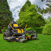 Zero Turn kosačica Cub Cadet ZT3  137 - 137cm - 726cc V-TWIN Kawas - Dual Hydrostatic - sa polugama