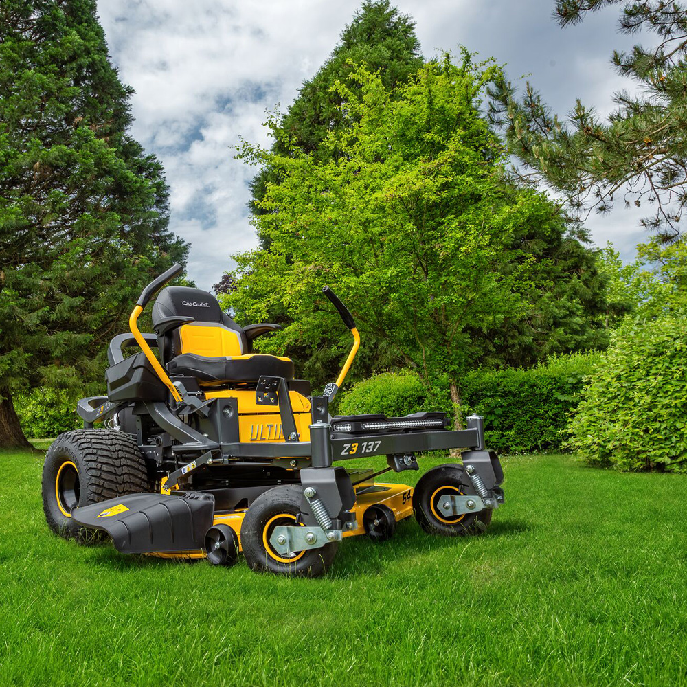 Zero Turn kosačica Cub Cadet ZT3  137 - 137cm - 726cc V-TWIN Kawas - Dual Hydrostatic - sa polugama