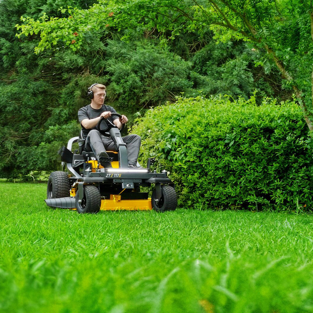 Zero Turn kosačica Cub Cadet ZTS2  117 - 117cm - 726cc V-TWIN Kawas - Dual Hydrostatic - sa volanom